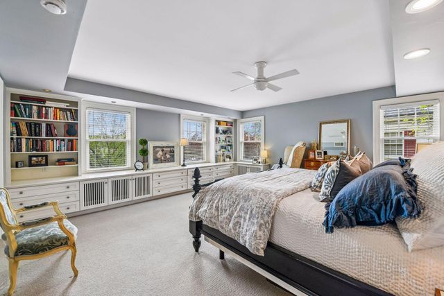 2240 W Lake Of The Isles Parkway, Minneapolis, MN 55405