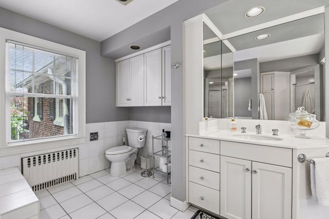 2240 W Lake Of The Isles Parkway, Minneapolis, MN 55405