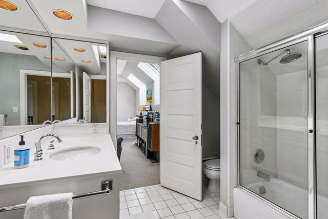 2240 W Lake Of The Isles Parkway, Minneapolis, MN 55405