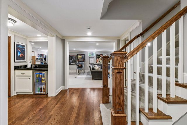 2240 W Lake Of The Isles Parkway, Minneapolis, MN 55405
