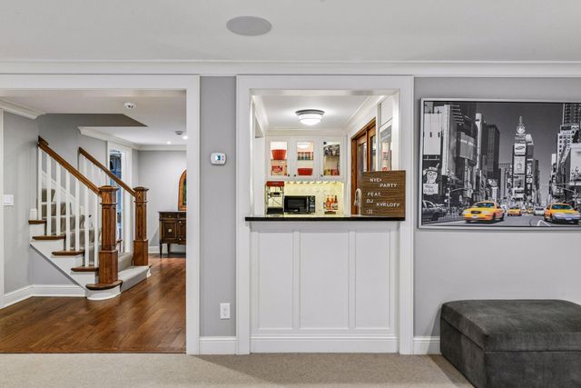 2240 W Lake Of The Isles Parkway, Minneapolis, MN 55405