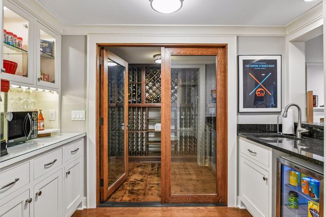 2240 W Lake Of The Isles Parkway, Minneapolis, MN 55405