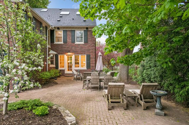 2240 W Lake Of The Isles Parkway, Minneapolis, MN 55405