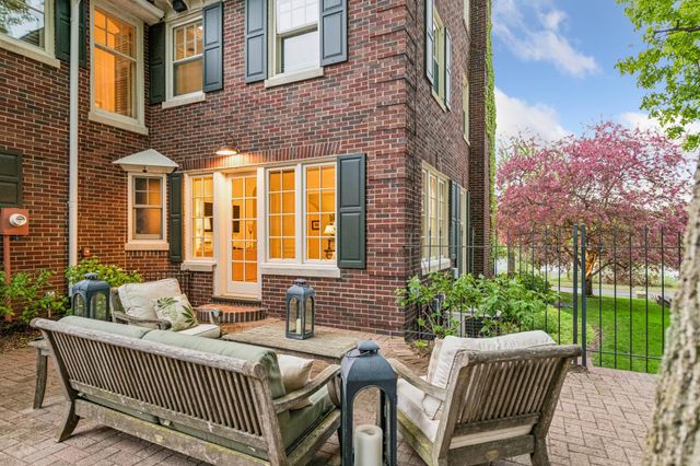 2240 W Lake Of The Isles Parkway, Minneapolis, MN 55405
