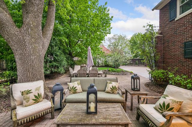 2240 W Lake Of The Isles Parkway, Minneapolis, MN 55405