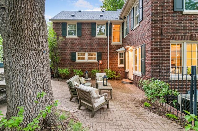 2240 W Lake Of The Isles Parkway, Minneapolis, MN 55405