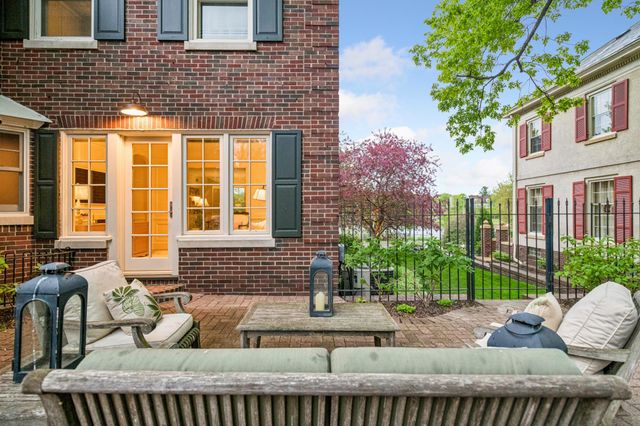 2240 W Lake Of The Isles Parkway, Minneapolis, MN 55405