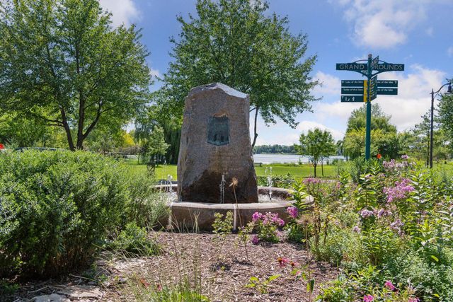 2240 W Lake Of The Isles Parkway, Minneapolis, MN 55405