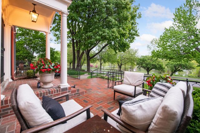 2240 W Lake Of The Isles Parkway, Minneapolis, MN 55405