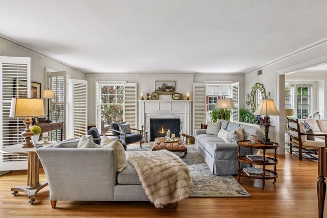 2240 W Lake Of The Isles Parkway, Minneapolis, MN 55405