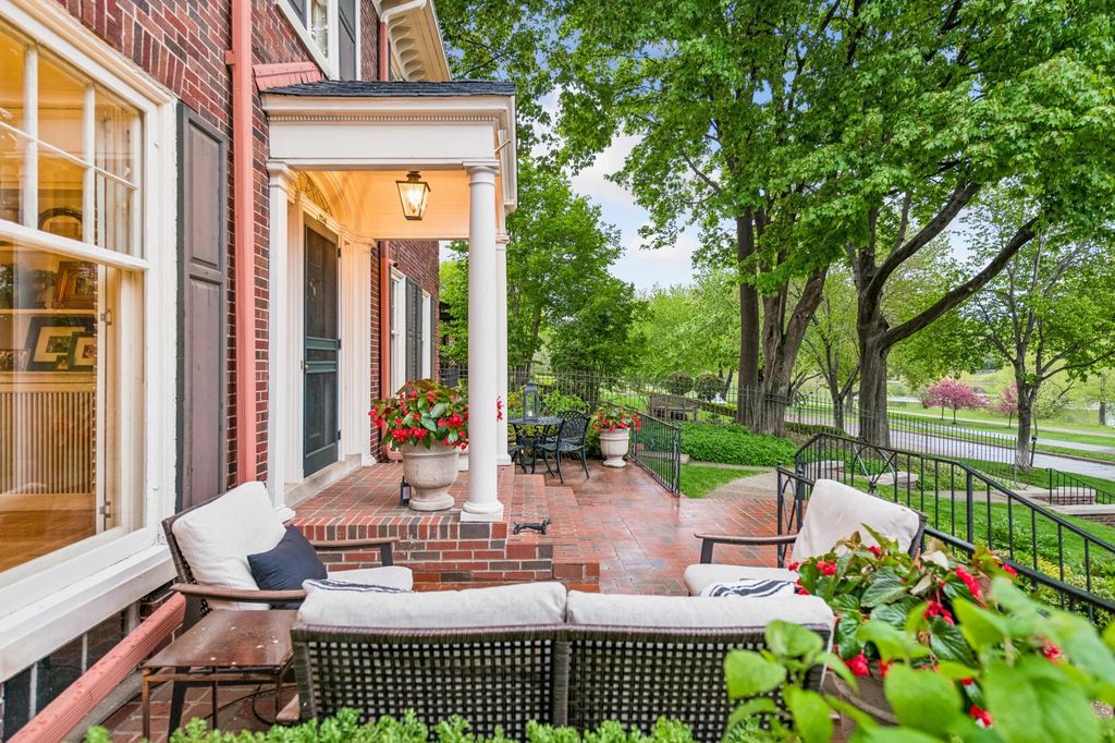 2240 W Lake Of The Isles Parkway, Minneapolis, MN 55405 — photo 3
