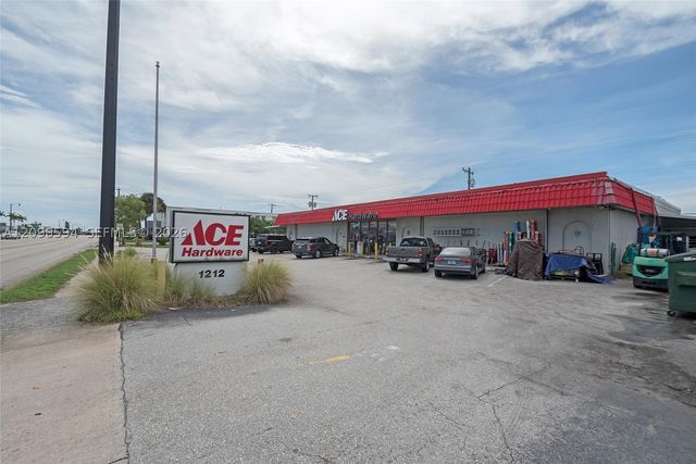 1212 W Lantana Rd, Lantana, FL 33462