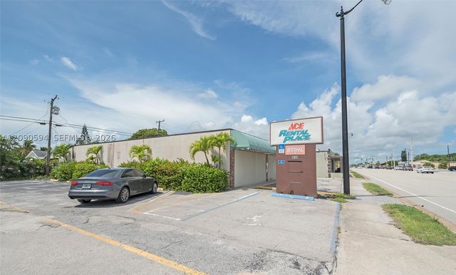 1212 W Lantana Rd, Lantana, FL 33462