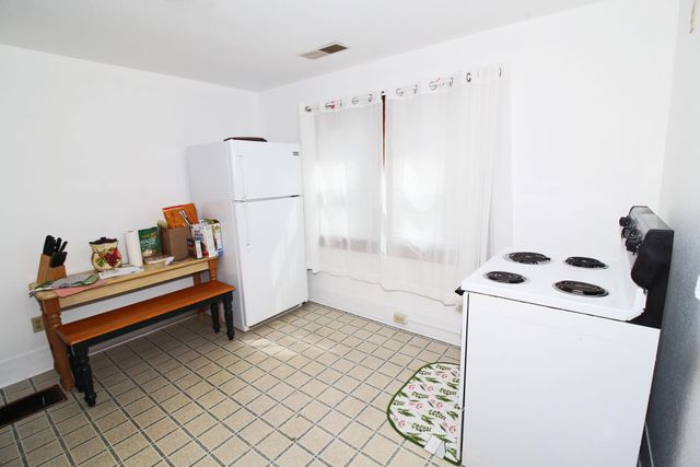 110 E FRANKLIN ST, Jefferson City, MO 65101