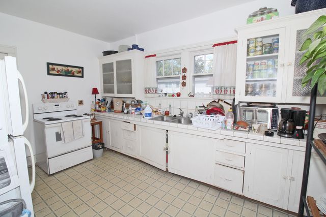 110 E FRANKLIN ST, Jefferson City, MO 65101