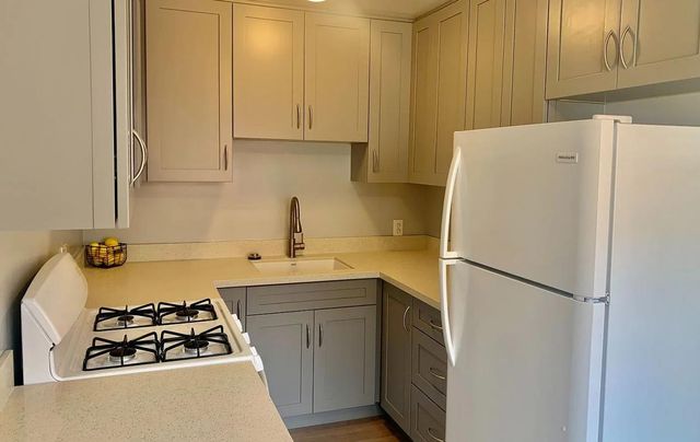 885 Laurel Avenue, Belmont, CA 94002
