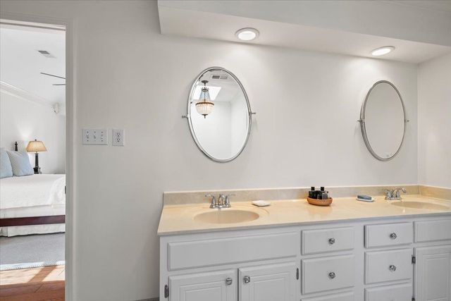 2126 DALKEITH DR, Germantown, TN 38139