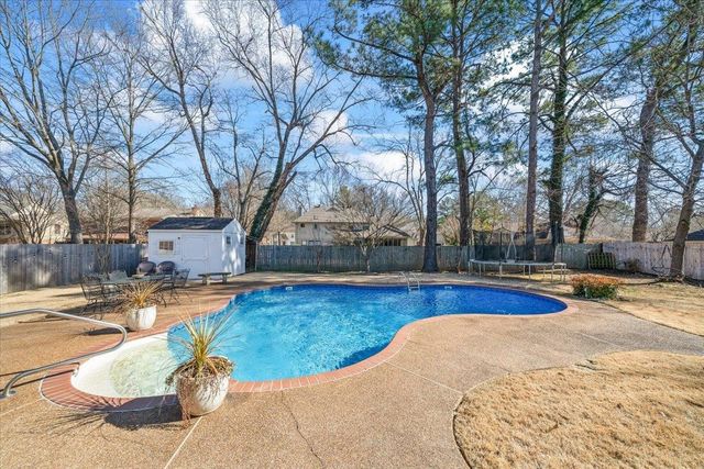 2126 DALKEITH DR, Germantown, TN 38139