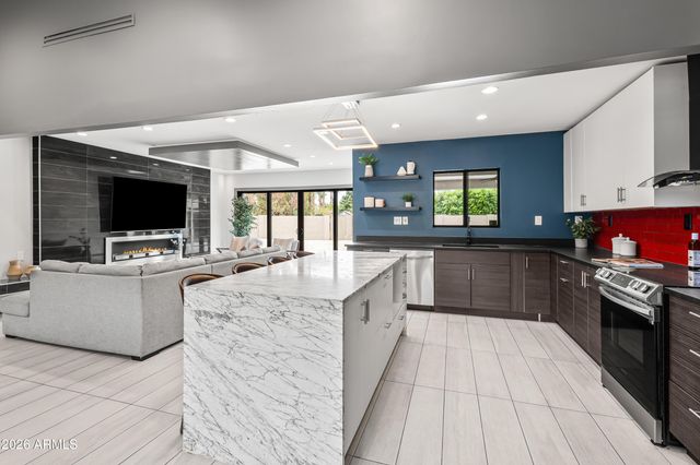 711 W NORTHERN Avenue, Phoenix, AZ 85021