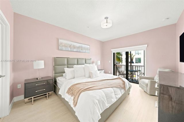 8167 NW 41st Street E101, Doral, FL 33166