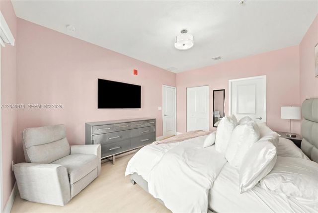 8167 NW 41st Street E101, Doral, FL 33166