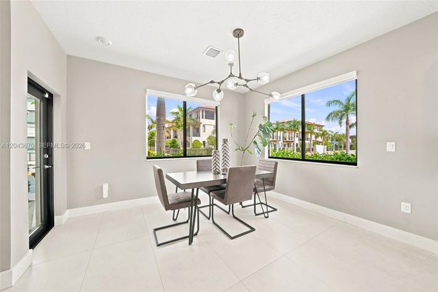 8167 NW 41st Street E101, Doral, FL 33166