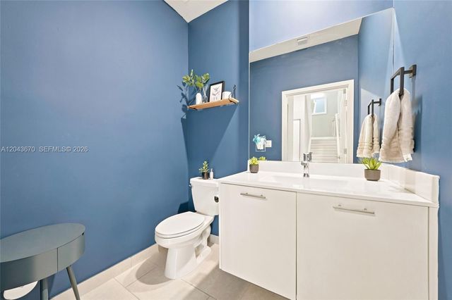 8167 NW 41st Street E101, Doral, FL 33166