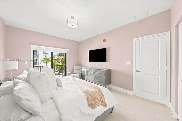 8167 NW 41st Street E101, Doral, FL 33166