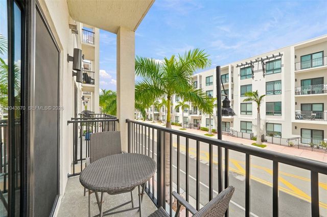 8167 NW 41st Street E101, Doral, FL 33166
