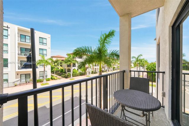 8167 NW 41st Street E101, Doral, FL 33166