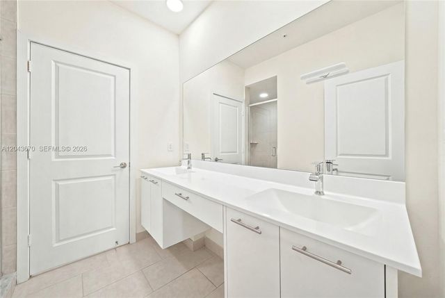8167 NW 41st Street E101, Doral, FL 33166