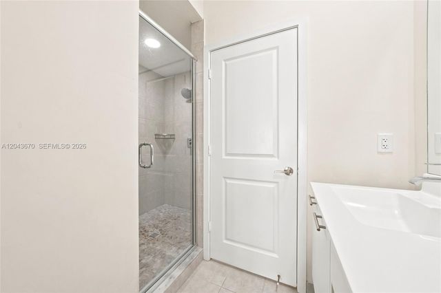8167 NW 41st Street E101, Doral, FL 33166