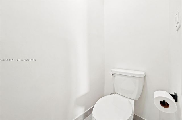 8167 NW 41st Street E101, Doral, FL 33166