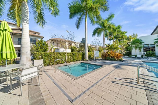 8167 NW 41st Street E101, Doral, FL 33166
