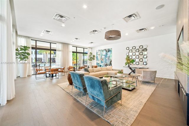 8167 NW 41st Street E101, Doral, FL 33166