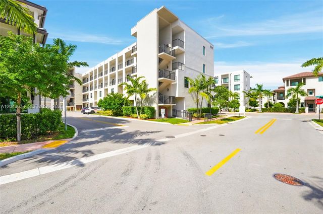 8167 NW 41st Street E101, Doral, FL 33166
