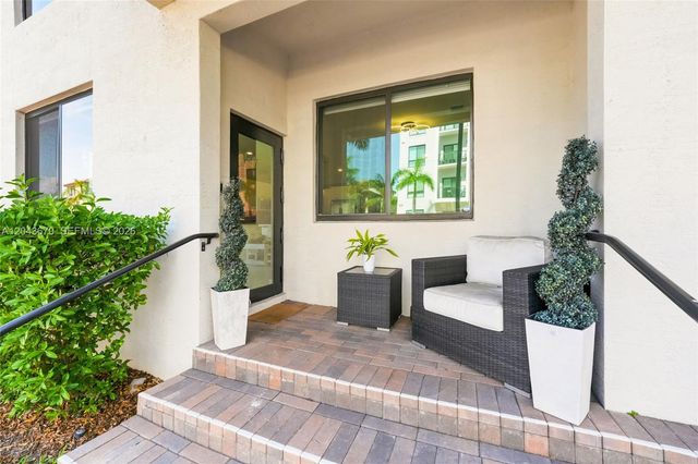8167 NW 41st Street E101, Doral, FL 33166