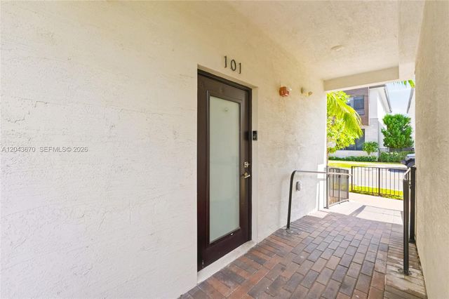 8167 NW 41st Street E101, Doral, FL 33166