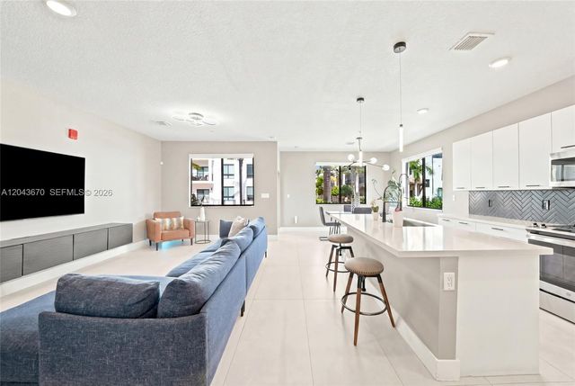 8167 NW 41st Street E101, Doral, FL 33166