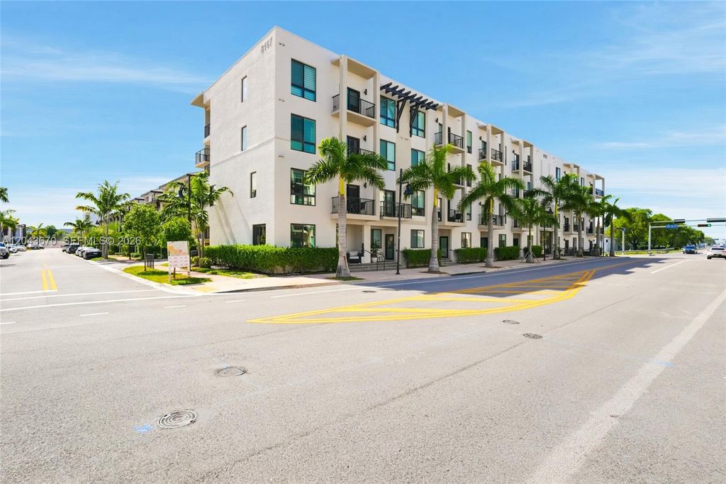 8167 NW 41st Street E101, Doral, FL 33166