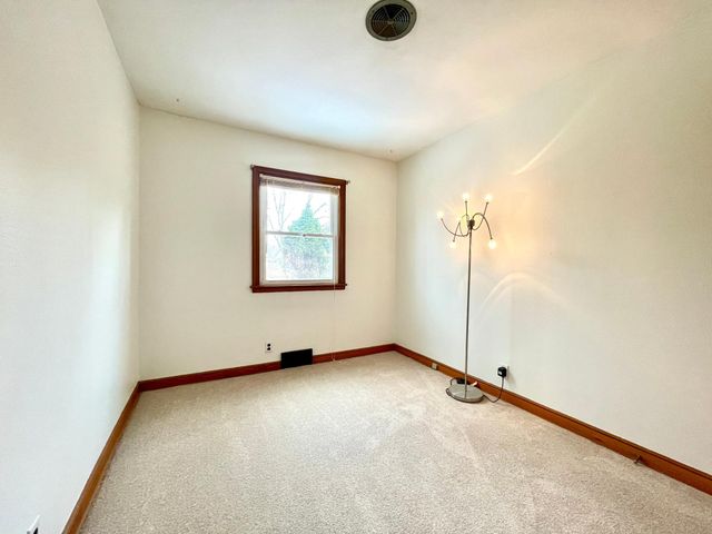 731 Berwood Avenue, Vadnais Heights, MN 55127