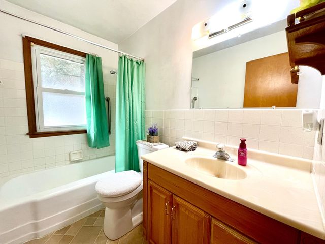 731 Berwood Avenue, Vadnais Heights, MN 55127