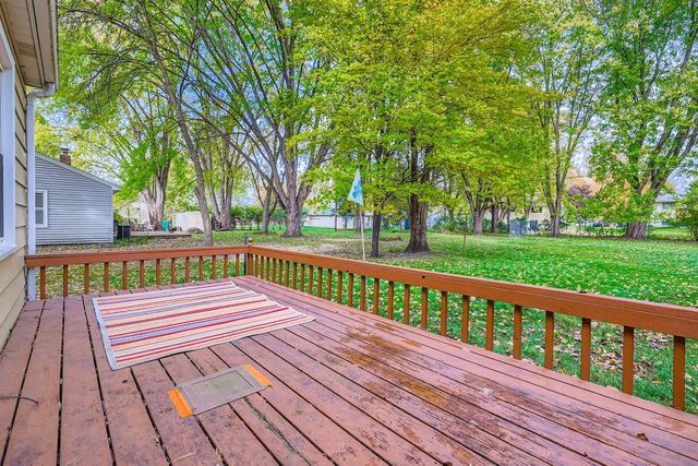 731 Berwood Avenue, Vadnais Heights, MN 55127