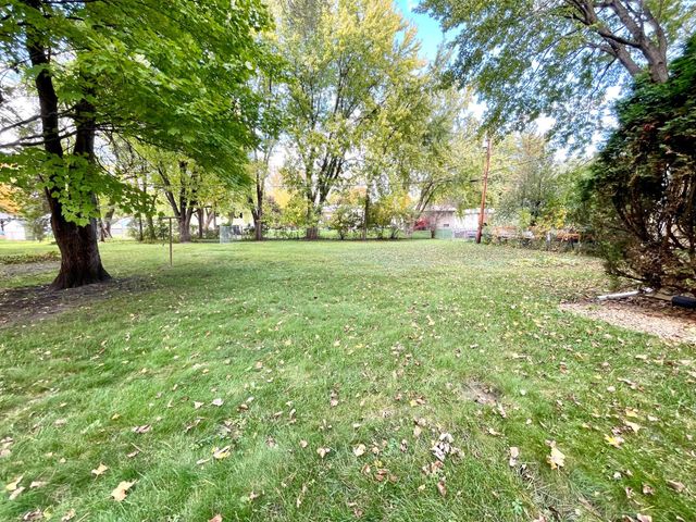 731 Berwood Avenue, Vadnais Heights, MN 55127