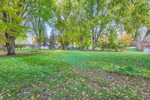 731 Berwood Avenue, Vadnais Heights, MN 55127