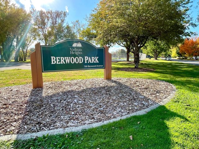 731 Berwood Avenue, Vadnais Heights, MN 55127