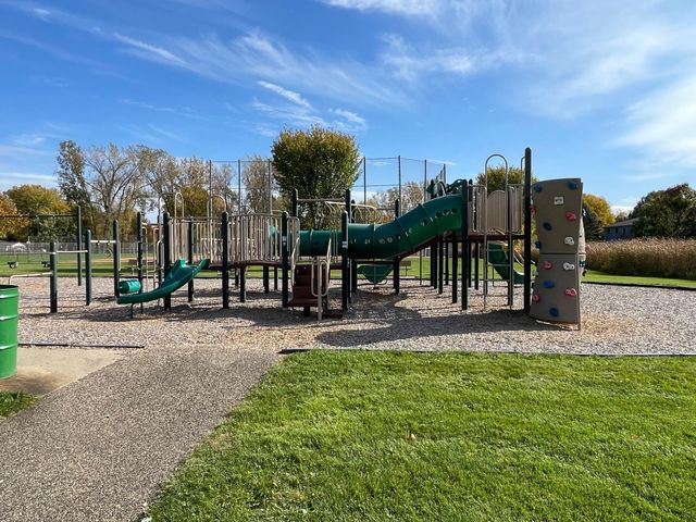 731 Berwood Avenue, Vadnais Heights, MN 55127