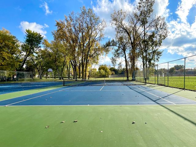 731 Berwood Avenue, Vadnais Heights, MN 55127