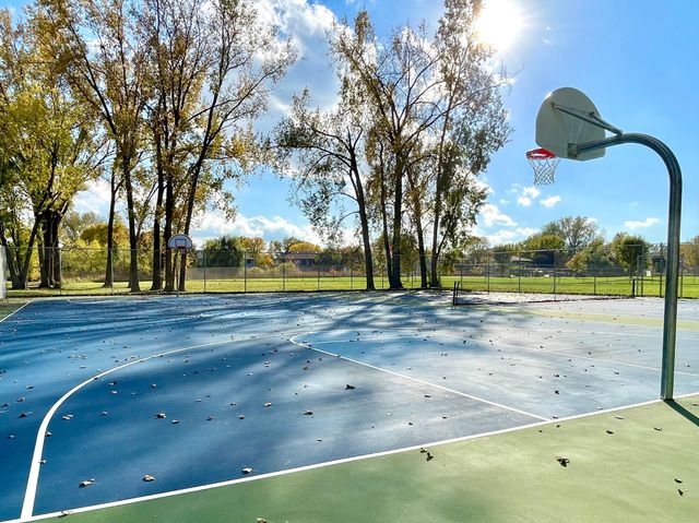 731 Berwood Avenue, Vadnais Heights, MN 55127