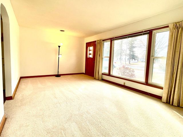 731 Berwood Avenue, Vadnais Heights, MN 55127